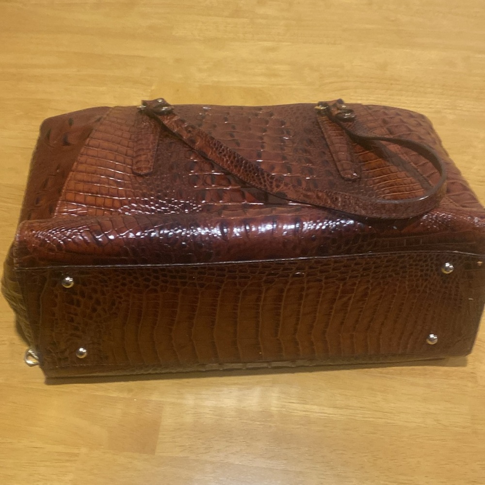 Brahmin handbag. Excellent condition. Clean inside. - Picture 2 of 3